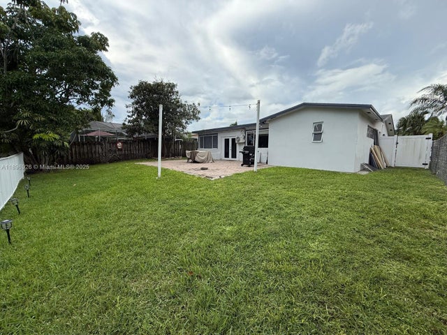 2 of 12 - 8600 Nw 27th Pl, Sunrise, FL