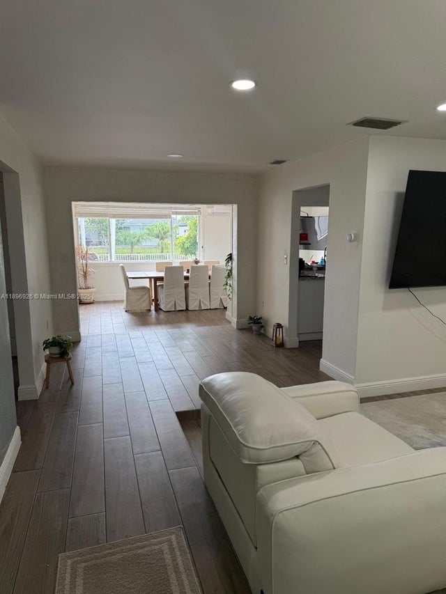 5 of 12 - 8600 Nw 27th Pl, Sunrise, FL