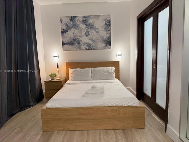 2 of 11 - 1036 Ocean Dr B303, Miami Beach, FL