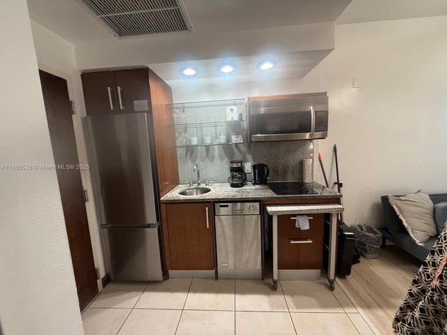 4 of 11 - 1036 Ocean Dr B303, Miami Beach, FL