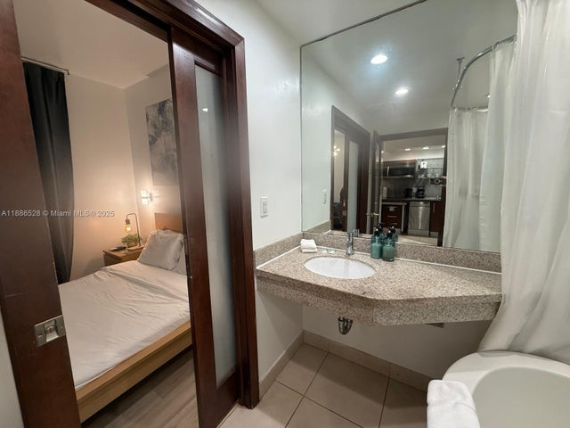 5 of 11 - 1036 Ocean Dr B303, Miami Beach, FL