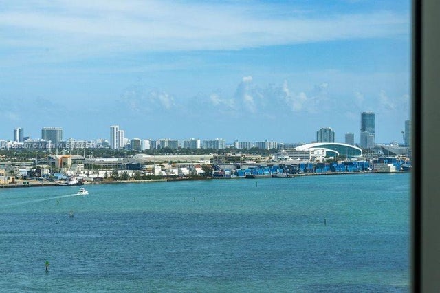 3 of 32 - 465 Brickell Ave 1602, Miami, FL