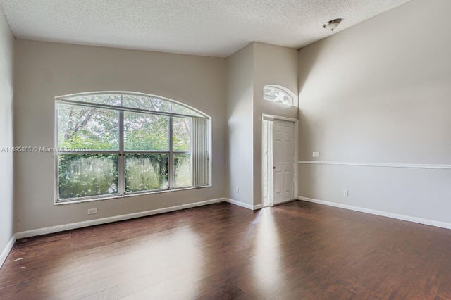 4 of 28 - 10397 Sw 16th St, Pembroke Pines, FL