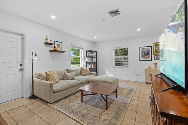 4 of 14 - 6395 Sw 41st St, South Miami, FL