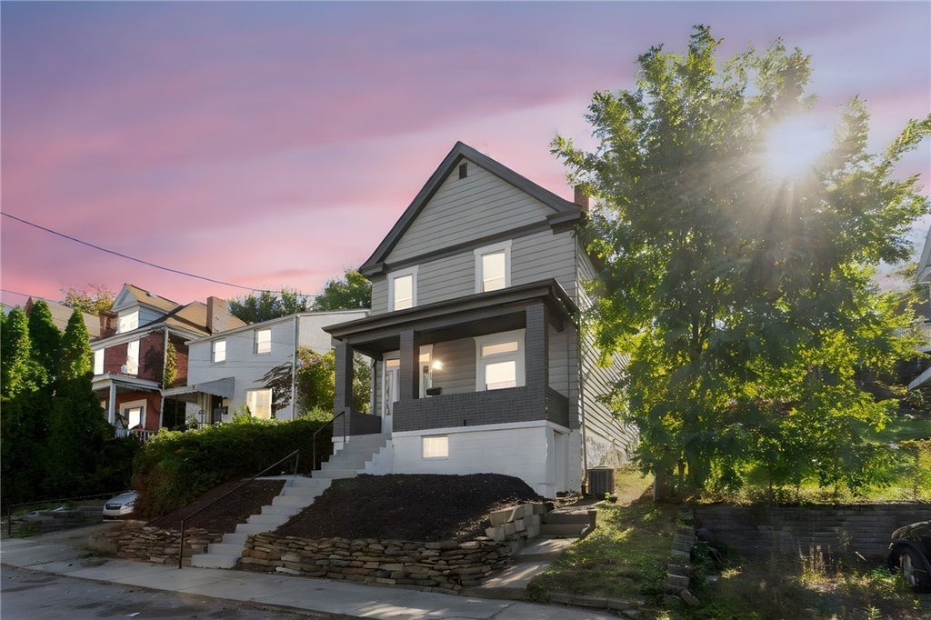 2033 Plainview Avenue, Brookline