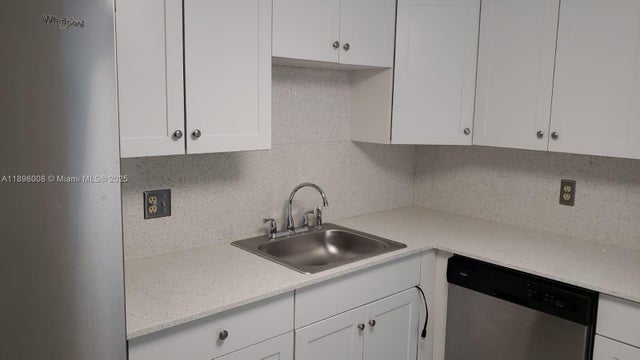 4 of 22 - 500 Executive Center Dr 4e, West Palm Beach, FL