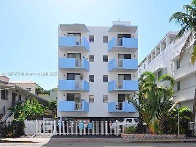 1 of 4 - 821 Collins Ave 402, Miami Beach, FL