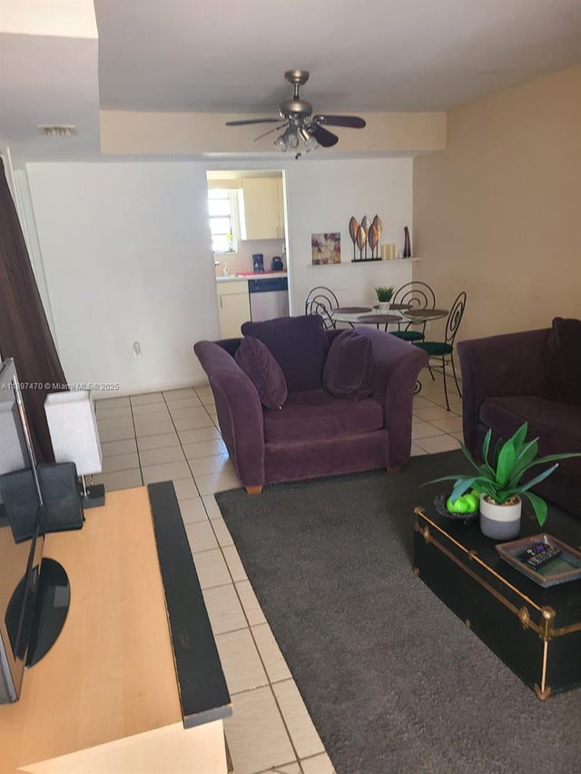 2 of 4 - 821 Collins Ave 402, Miami Beach, FL
