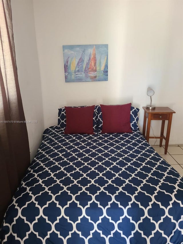 3 of 4 - 821 Collins Ave 402, Miami Beach, FL