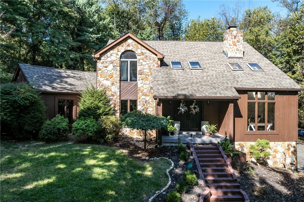 227 Meadowfield Lane, Jefferson Hills