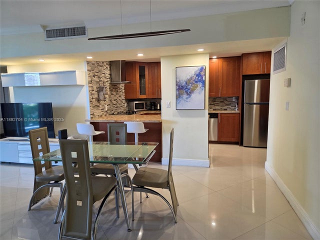 4 of 22 - 3901 S Ocean Dr 8s, Hollywood, FL