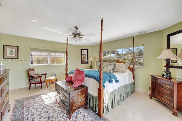4 of 25 - 5517 Bayview Dr, Fort Lauderdale, FL
