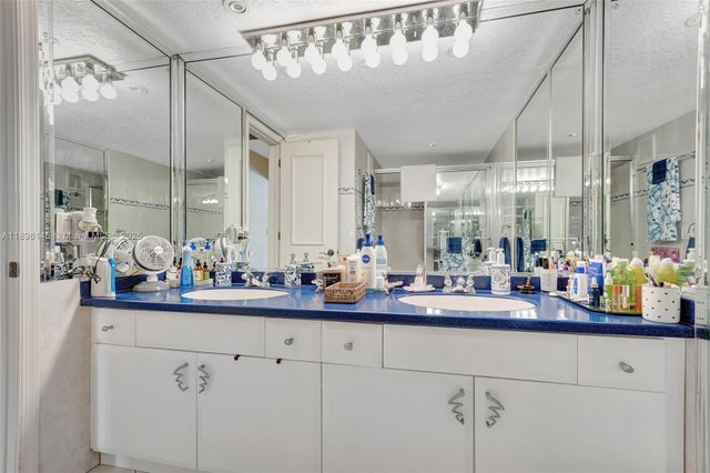 4 of 30 - 5517 Bayview Dr, Fort Lauderdale, FL