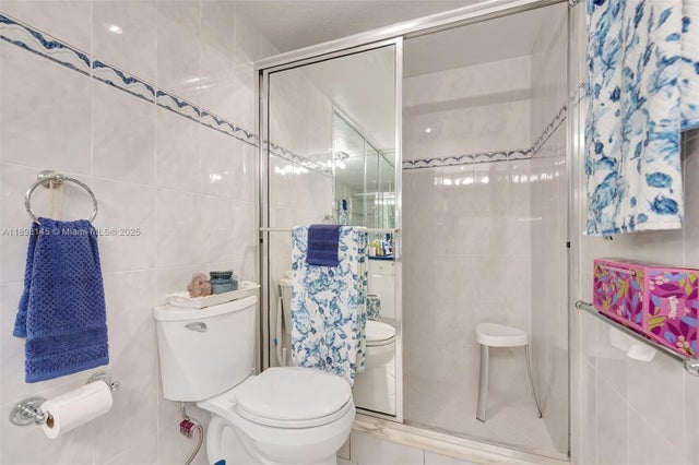 5 of 30 - 5517 Bayview Dr, Fort Lauderdale, FL