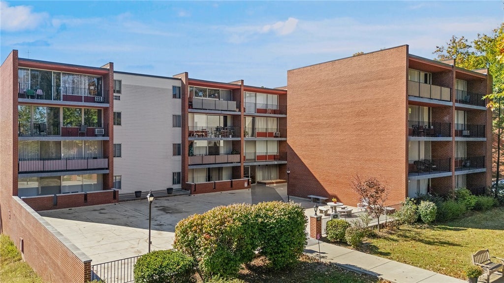 446 Hoodridge Drive 310, Castle Shannon