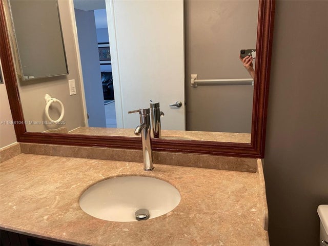 4 of 7 - 3800 S Ocean Dr 301, Hollywood, FL