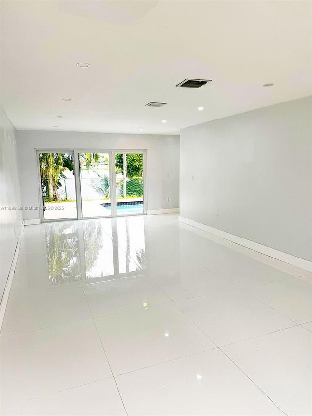 5 of 22 - 5343 Nw 184th St, Miami Gardens, FL