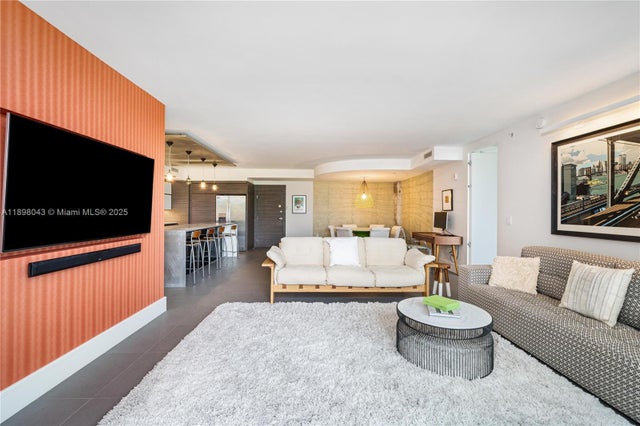 4 of 22 - 2155 Washington Ct 407, Miami Beach, FL