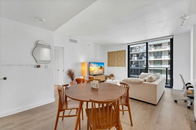 5 of 35 - 55 Sw 9th St 1802, Miami, FL