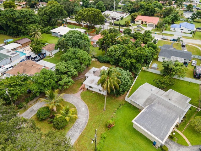 1 of 27 - 28 Ne 164th St, Miami, FL