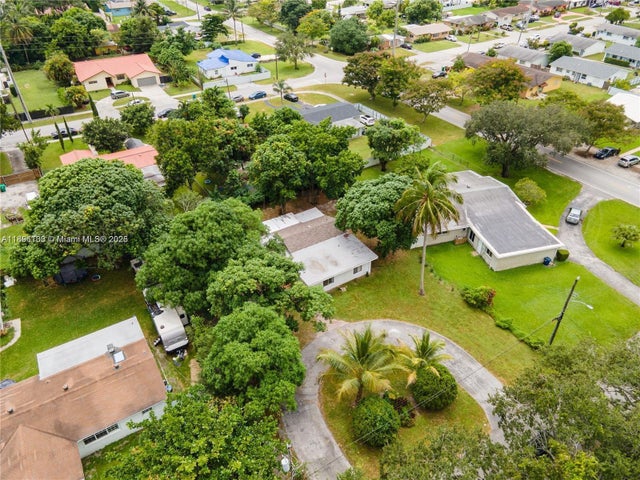 3 of 27 - 28 Ne 164th St, Miami, FL