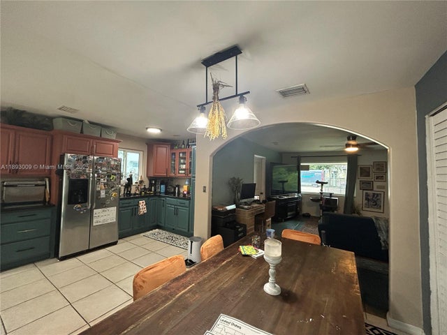 4 of 16 - 150 Nw 44th St, Miami, FL