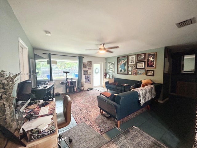 5 of 16 - 150 Nw 44th St, Miami, FL