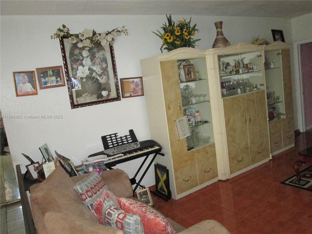 4 of 29 - 3346 Nw 23rd Ct, Lauderdale Lakes, FL