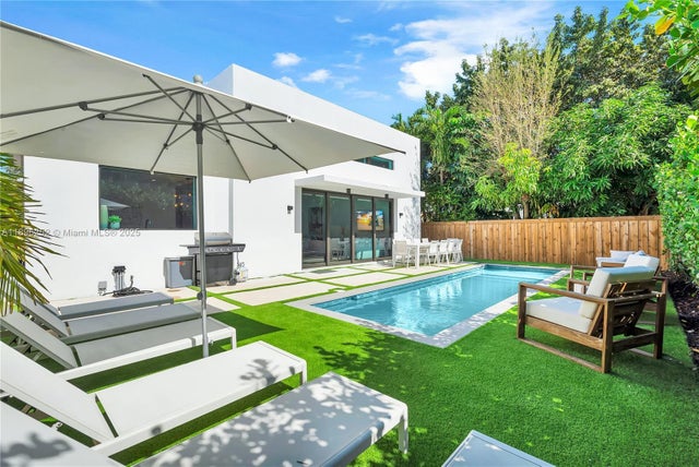 2 of 33 - 520 Nw 41st St, Miami, FL