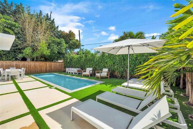 4 of 33 - 520 Nw 41st St, Miami, FL