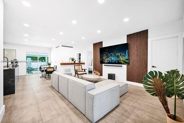 5 of 20 - 85 Nw 47th St, Miami, FL