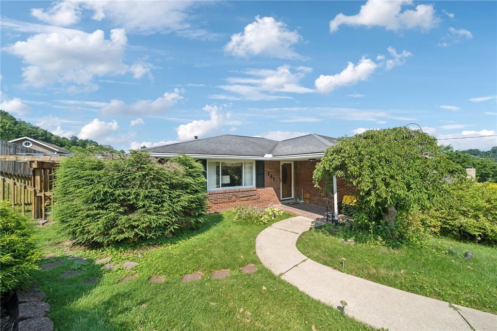 161 Thorne Dr., N Franklin