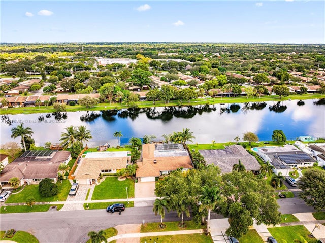 5 of 44 - 11041 Nw 22nd St, Pembroke Pines, FL