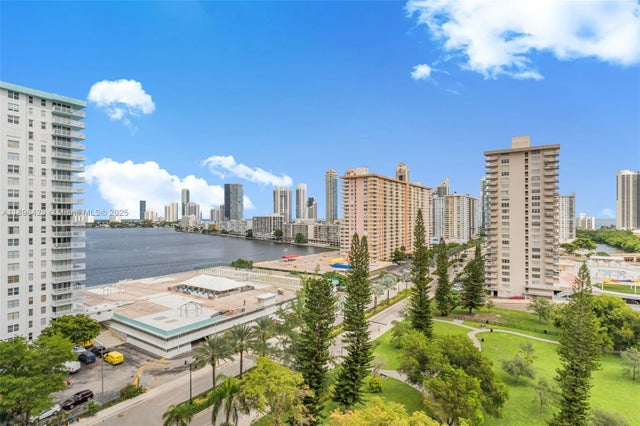 3 of 32 - 290 174th St 1415, Sunny Isles Beach, FL