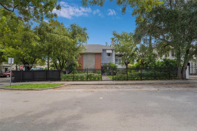 2 of 25 - 405 Sw 11th Ave, Miami, FL