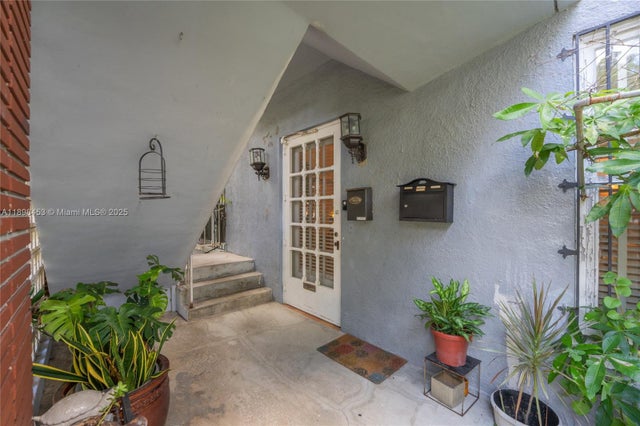 3 of 25 - 405 Sw 11th Ave, Miami, FL