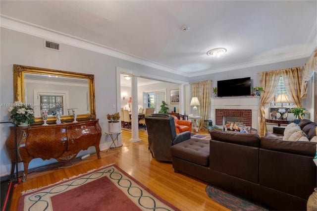 4 of 25 - 405 Sw 11th Ave, Miami, FL