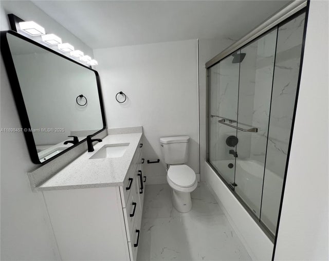 4 of 8 - 1000 West Ave 808, Miami Beach, FL