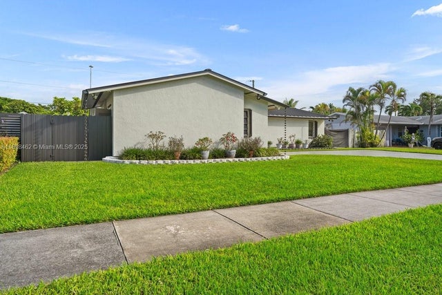 3 of 41 - 9817 Sw 194th St, Cutler Bay, FL