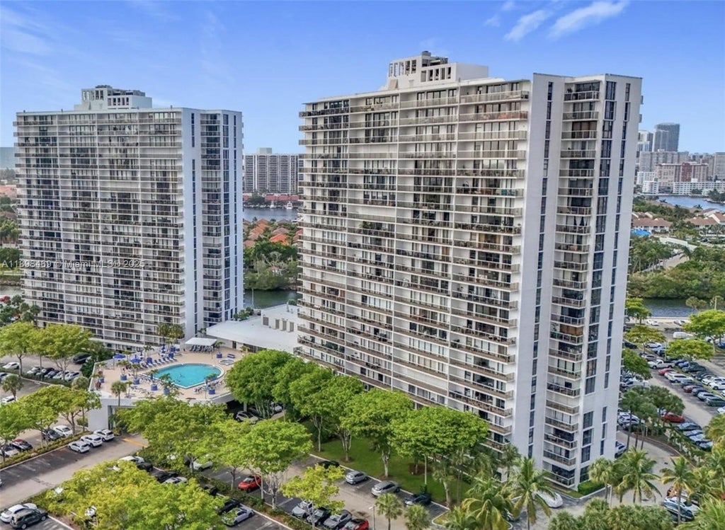 3731 N Country Club Dr 129, Aventura