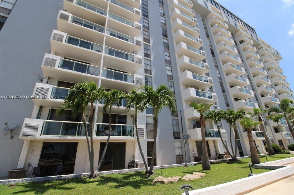 13499 Biscayne Blvd 404, North Miami