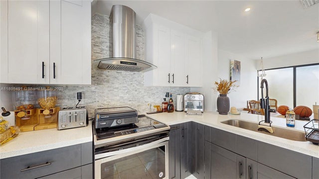 4 of 35 - 12379 Sw 94th Ter, Miami, FL