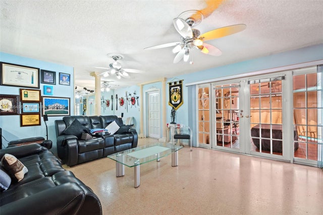 5 of 25 - 100 E 37th St, Hialeah, FL
