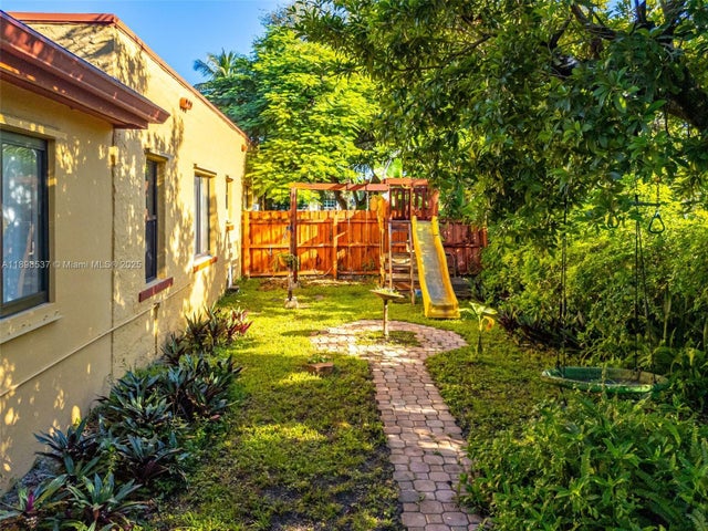 2 of 22 - 472 Ne 130th St, North Miami, FL