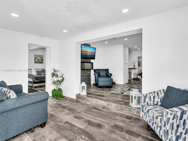 4 of 63 - 100 Nw 8th Ave, Hallandale Beach, FL