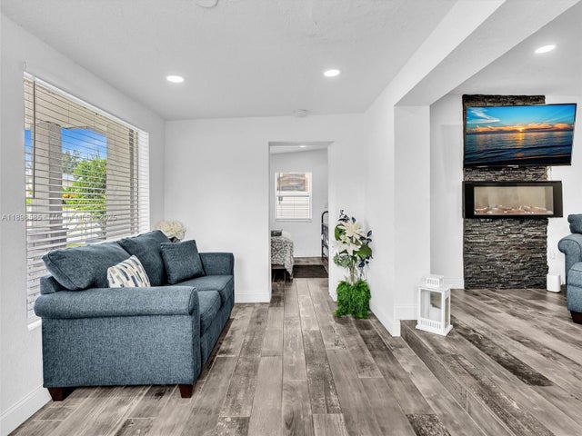 5 of 63 - 100 Nw 8th Ave, Hallandale Beach, FL