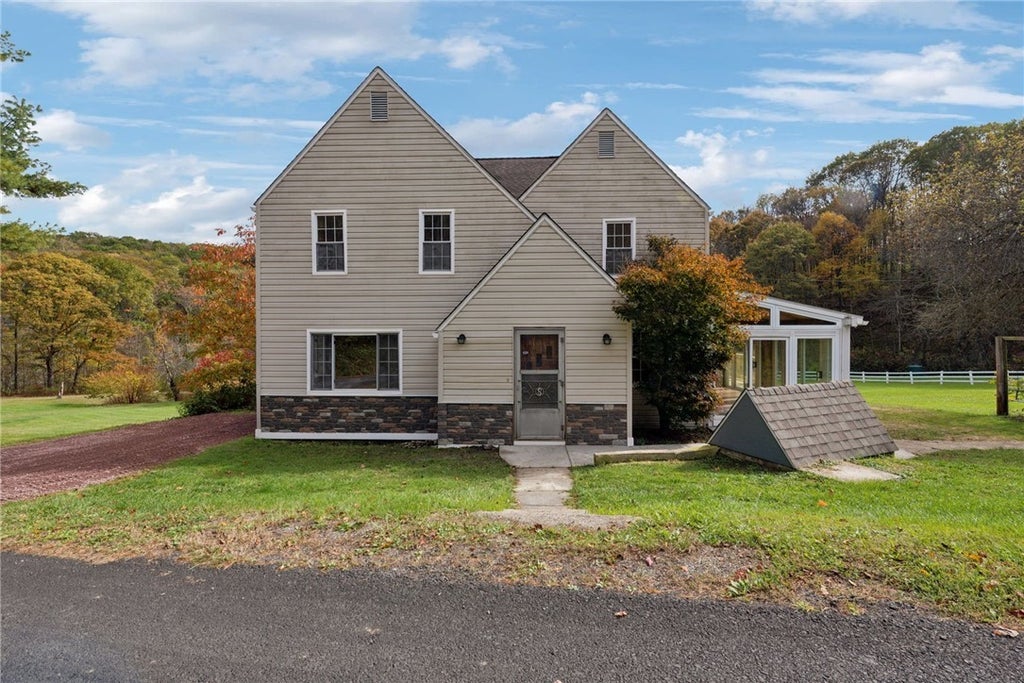 1086 Quecreek Road, Lincoln