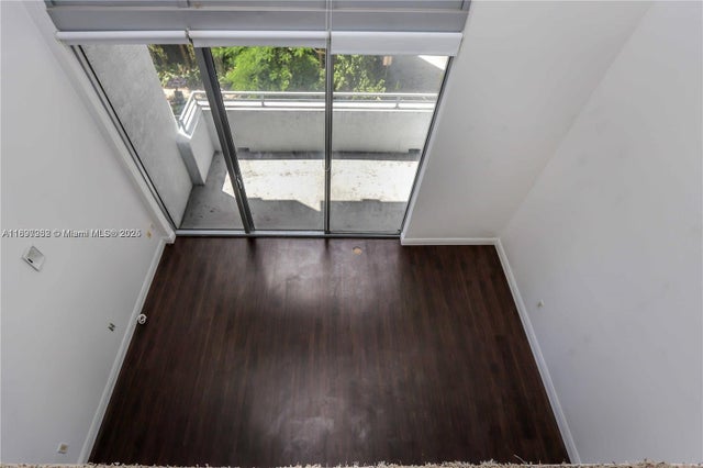 4 of 40 - 1050 Brickell Ave 414, Miami, FL