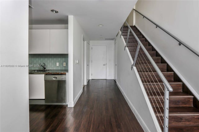 5 of 40 - 1050 Brickell Ave 414, Miami, FL