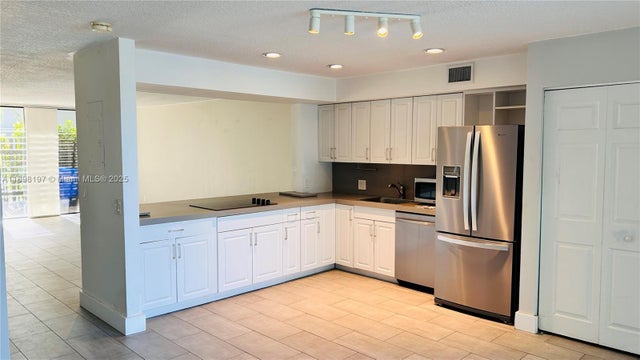 4 of 24 - 1666 Nw 113th Way, Pembroke Pines, FL